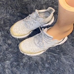 Adidas  RapidaRun BZ0598 White Gray Running Shoes Sneakers Size 5